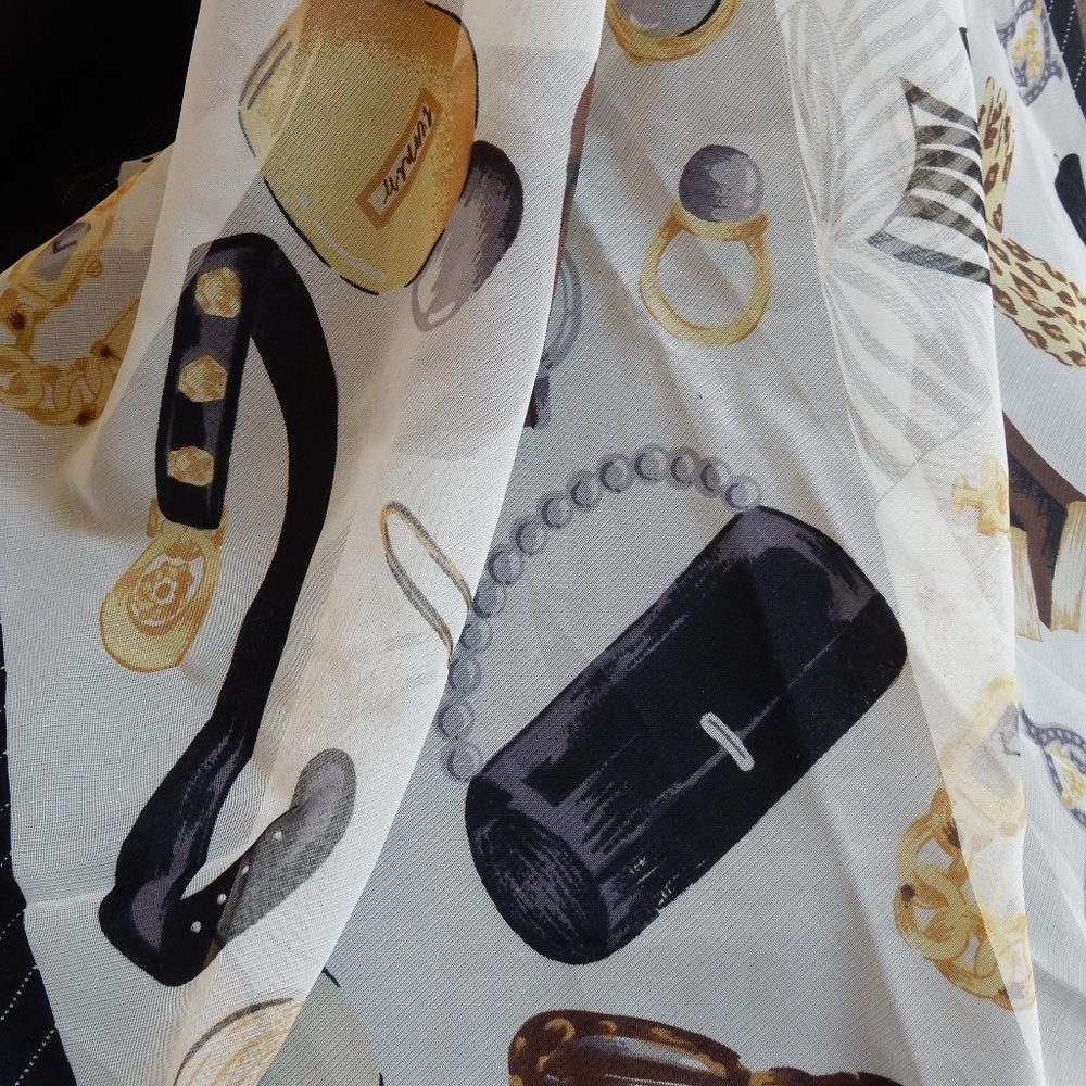 New Never Worn 22 x 21 Scarf